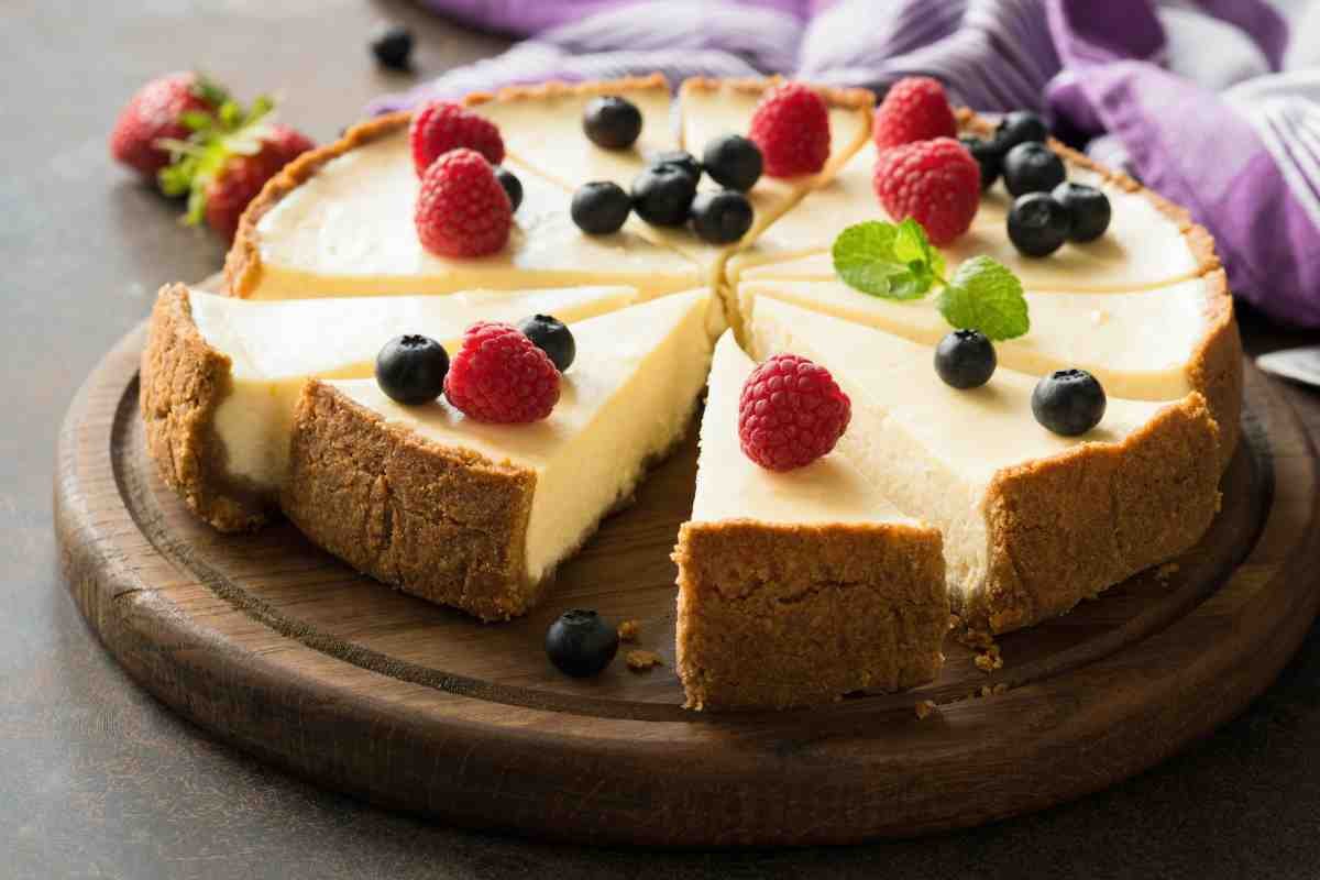 How to Cut a Round Cake: Tips for Perfect Slices