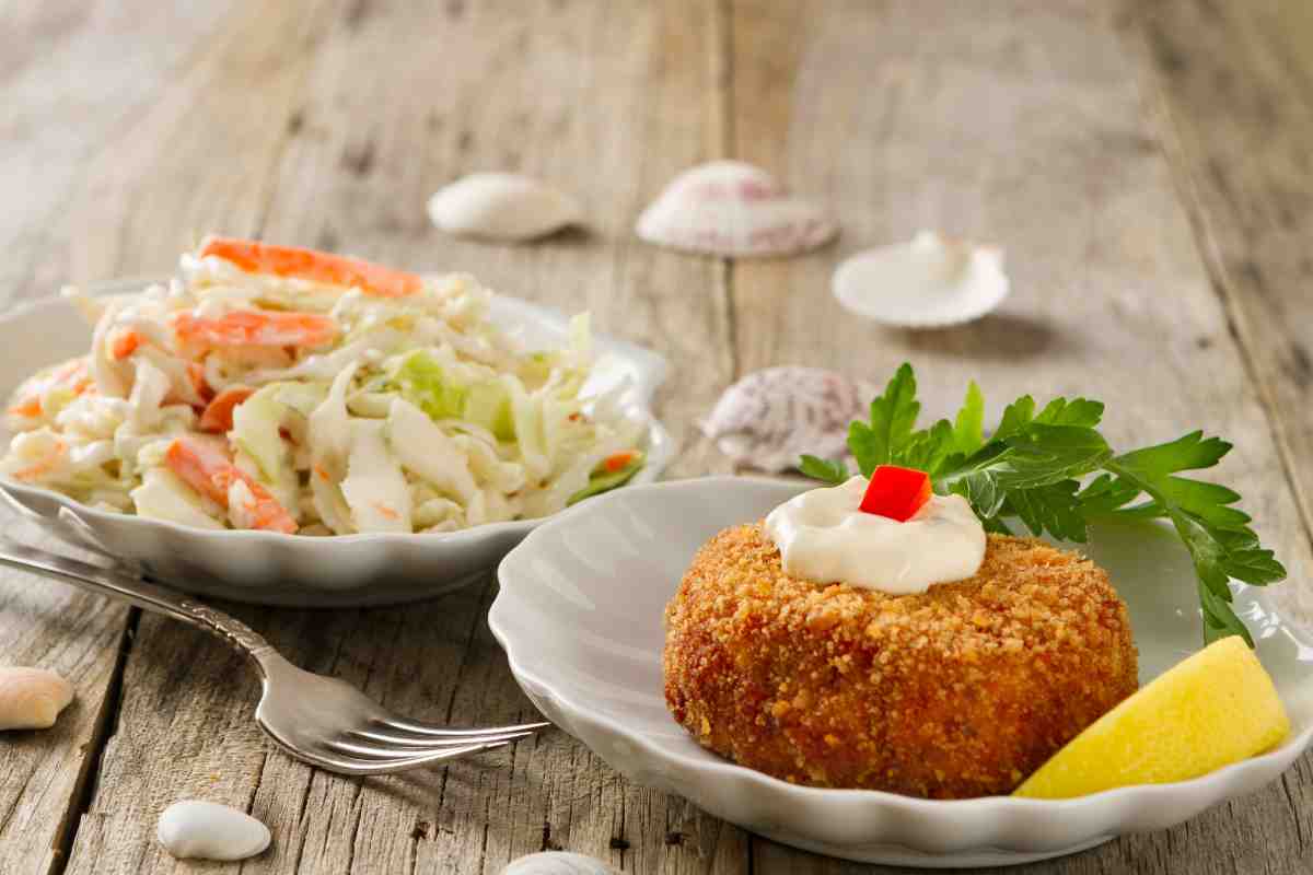 What to Eat with Crab Cakes: