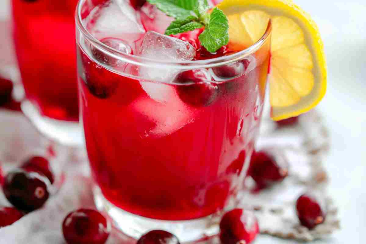 What fruit goes well with cranberry juice